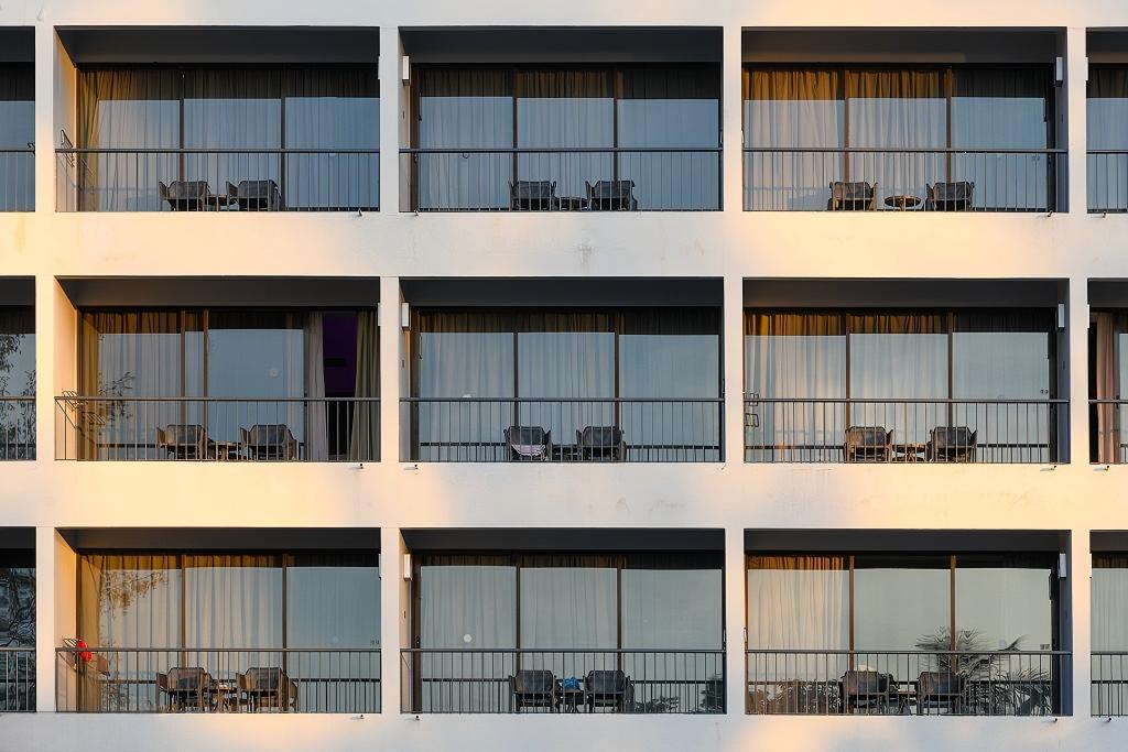 hotel-apartment-aluminum-balcony-facade-project